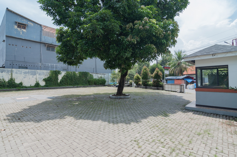 Exterior & Views 2, RedDoorz Syariah @ Kolonial Guest House, Majalengka