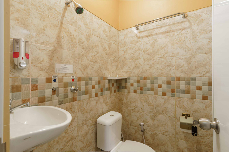 Bathroom 4, Fast Hous Syariah Bogor Mitra RedDoorz, Bogor