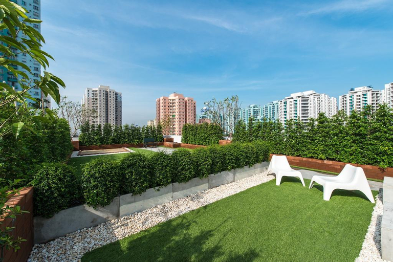 Exterior & Views 24