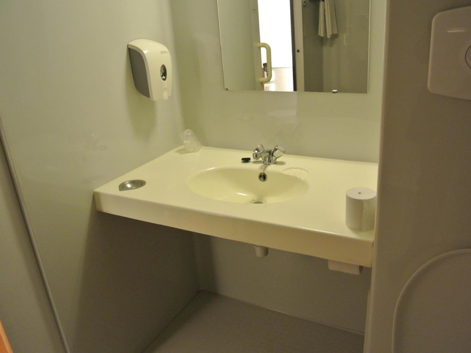 Bathroom 4, Premiere Classe Lyon Sud Chasse Sur Rhone Vienne, Isère