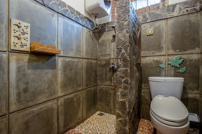 Bathroom 5, Sekararum Butik Syariah Guesthouse, Bandung