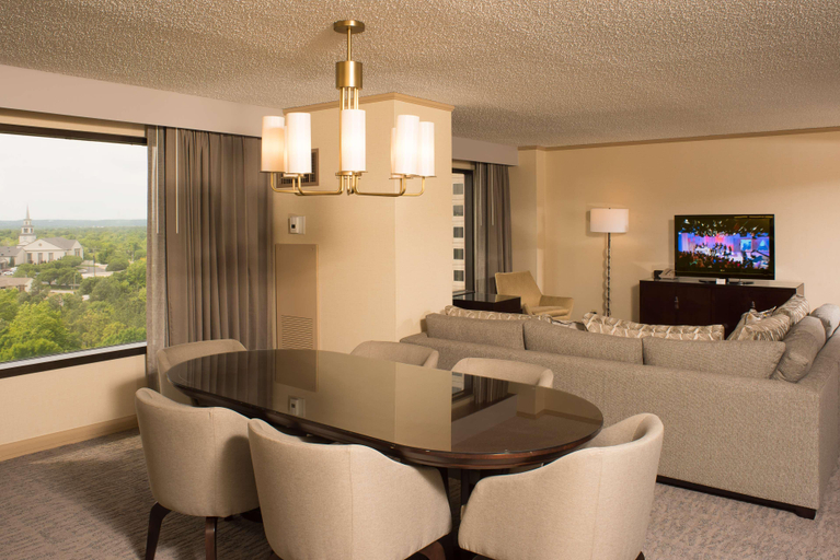 Bathroom 5, Doubletree By Hilton Tulsa - Warren Place, Tulsa