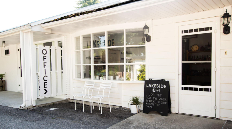 Public Area 2, Lakeside Motel, Prince Edward
