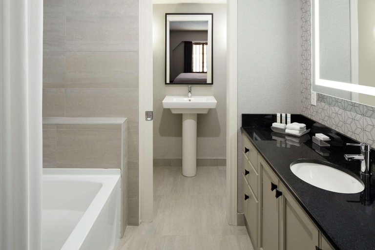 Bathroom 5, Homewood Suites by Hilton Mont-Tremblant Resort, Les Laurentides