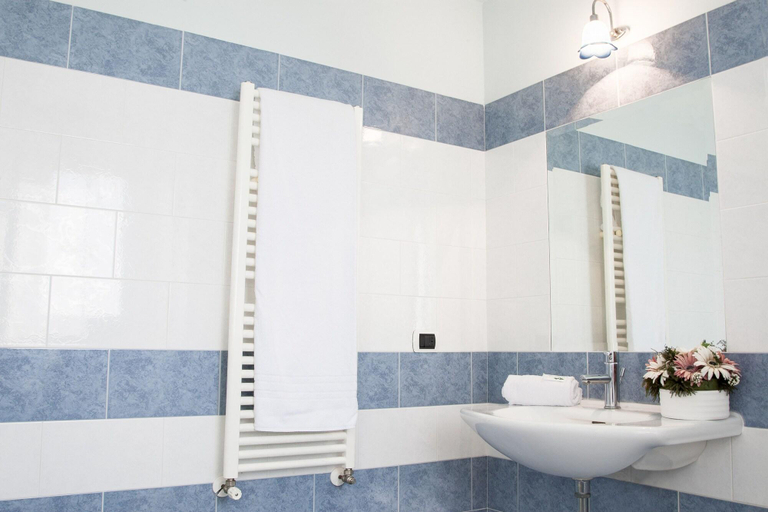 Bathroom 4, Blu Hotel, Benevento