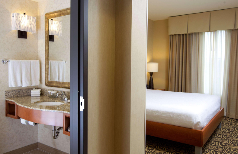 Bedroom 3, Hilton Garden Inn Cedar Falls, Black Hawk