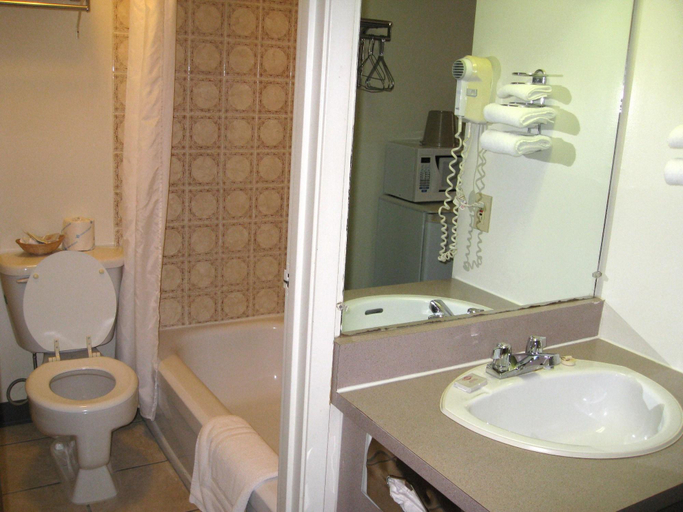 Bathroom 5, Colonial Inn, Division No. 7