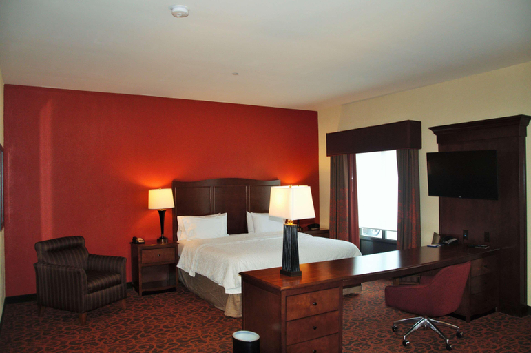 Bedroom 4, Hampton Inn Cincinnati/UptownUniversity Area, Hamilton