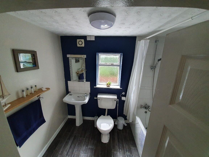 Bathroom 4, Fairy Falls Hotel, Conwy