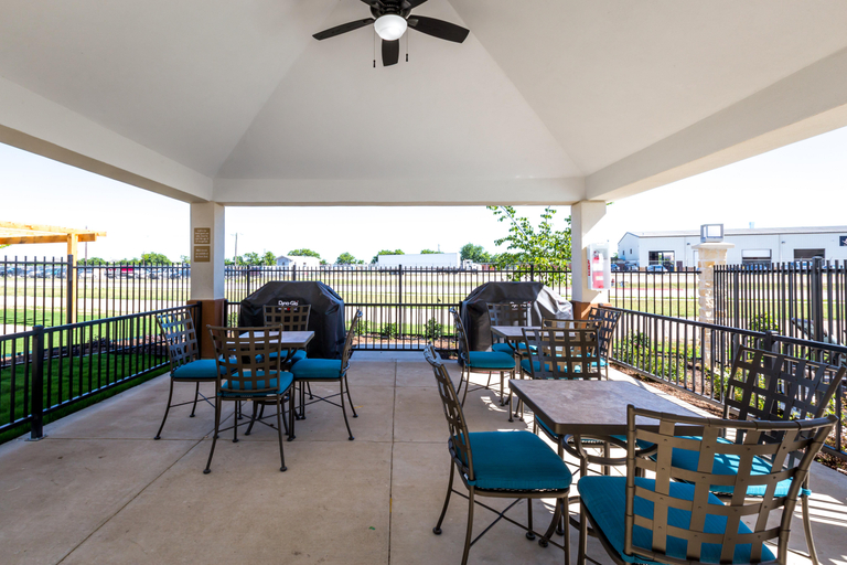 Food & Drinks 5, Hampton Inn & Suites Austin South/Buda, Hays