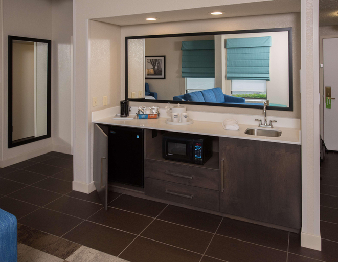 Bathroom 5, Hampton Inn Wooster, Wayne