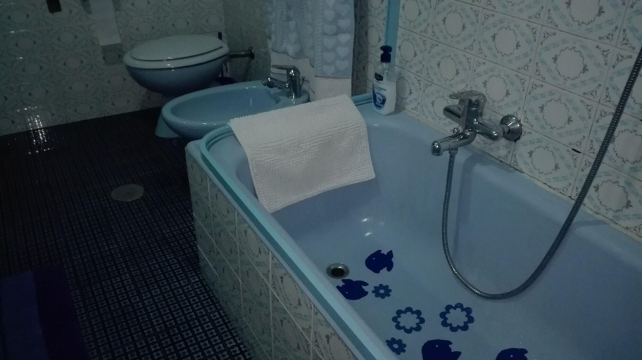 Bathroom 5, Camere Riviera di Ulisse, Latina