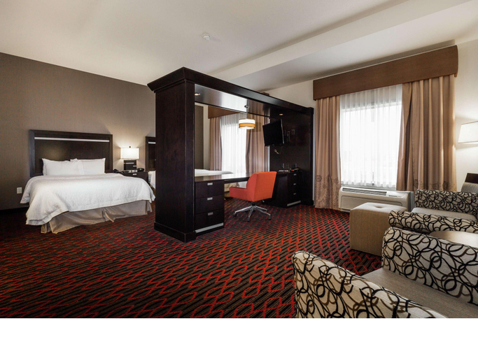 Bedroom 3, Hampton Inn & Suites by Hilton Lethbridge, Division No. 2