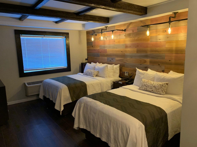 Bedroom 2, Cedar Stables Inn and Suites, Erie