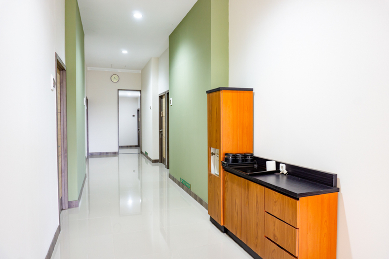 Dining Room 5, RedDoorz near Jogja City Mall 4, Sleman