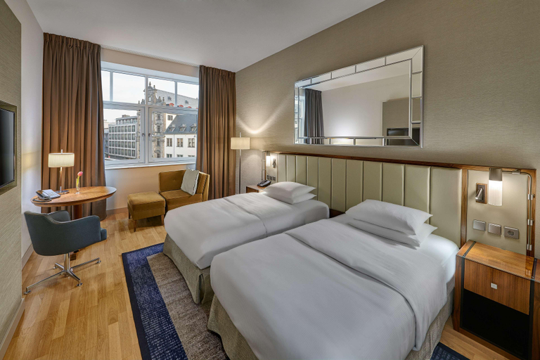 Bedroom 3, Hilton Cologne, Köln