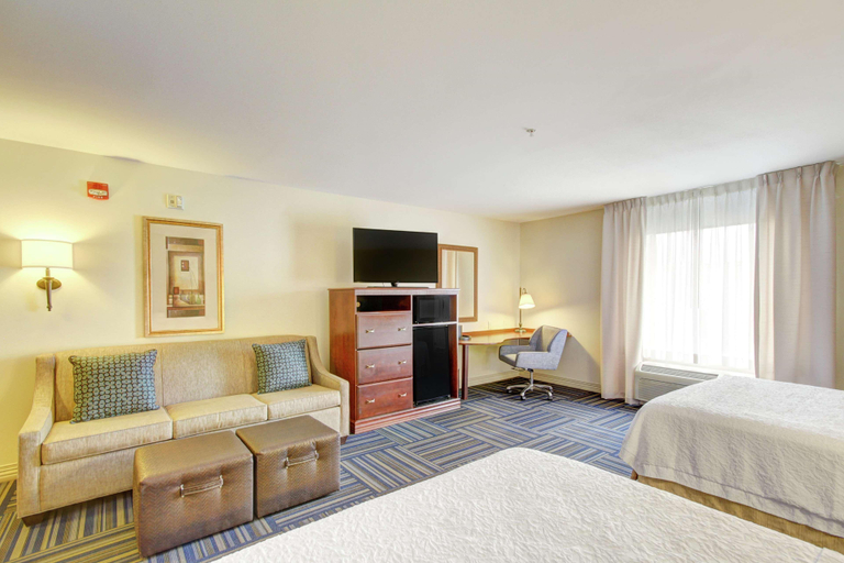 Bedroom 3, Hampton Inn & Suites Alexandria, Douglas