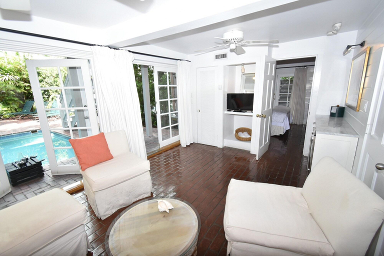 Public Area 2, Simonton Court Historic Inn & Cottages, Monroe