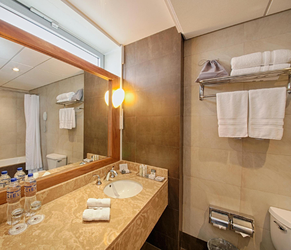 Bathroom 5, DoubleTree by Hilton Lima Miraflores El Pardo, Lima