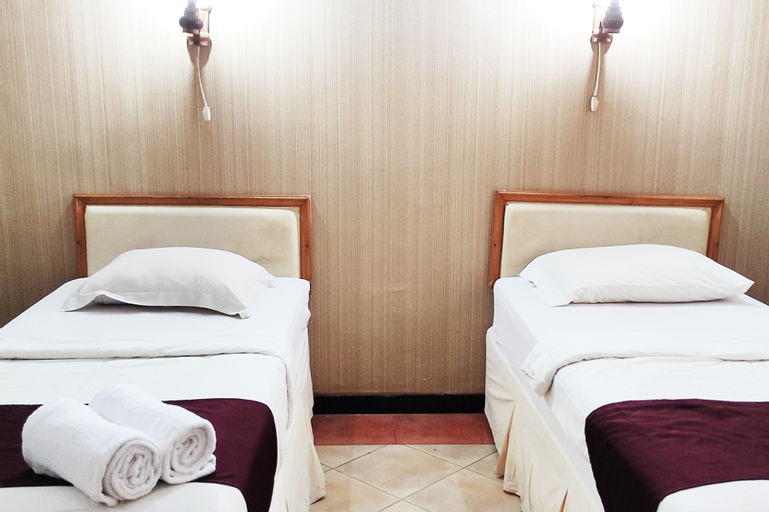Bedroom 4, Hotel Salma Syariah Mitra RedDoorz near Terminal Baru Kediri, Kediri