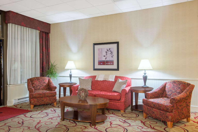 Public Area 2, Hawthorn Extended Stay Ellsworth /Bar Harbor, Hancock