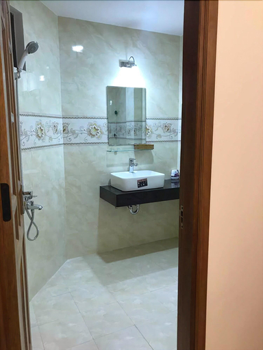 Bathroom, Alex Motel, Da Nang