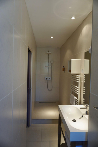 Bathroom 4, Logis Hotel Clair Cottage, Indre-et-Loire