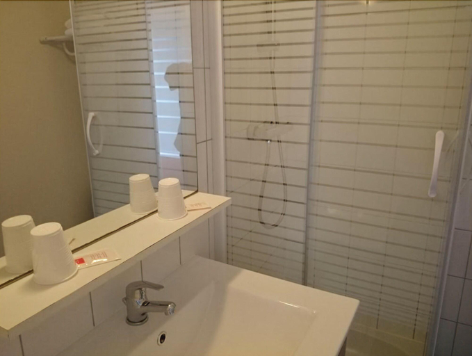 Bathroom 5, Hôtel TGV Quimper, Finistère