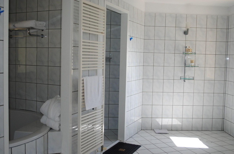 Bathroom 5, Villa Saint Maxime, Alpes-Maritimes