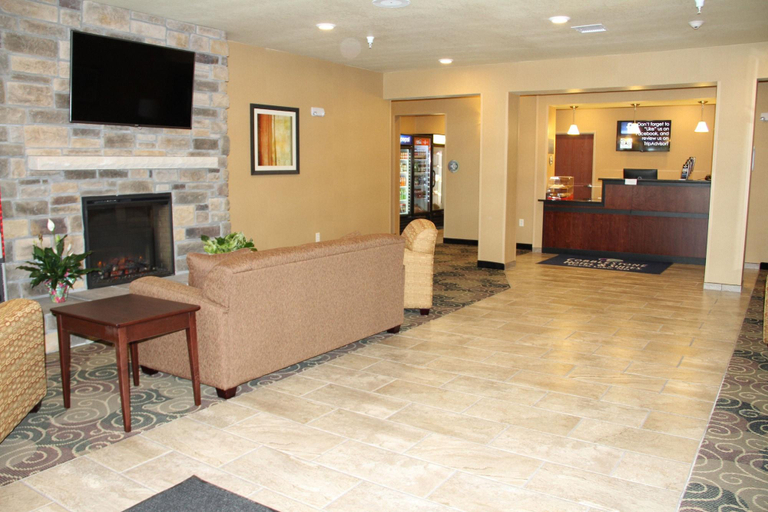 Public Area 2, Cobblestone Hotel & Suites – Devils Lake, Ramsey