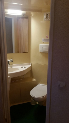 Bathroom 4, ibis budget Le Mans Université, Sarthe