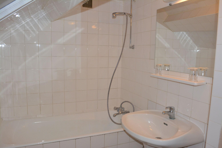 Bathroom 4, Hôtel Stanislas, Paris