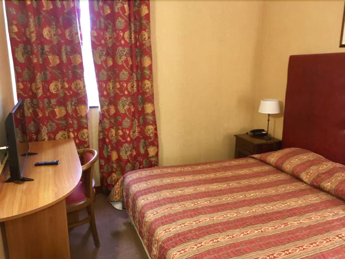 Bedroom 3, Les Hotels Dorele, Loiret