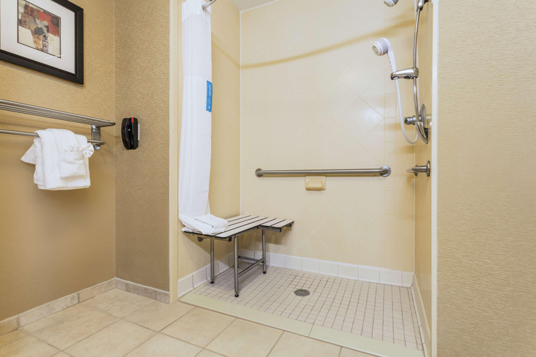 Bathroom 4, Hampton Inn Petersburg-Southpark Mall, Colonial Heights