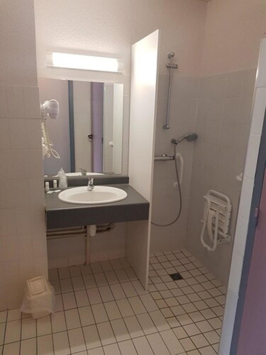 Bathroom, La Chaumière du Bois, Hautes-Pyrénées