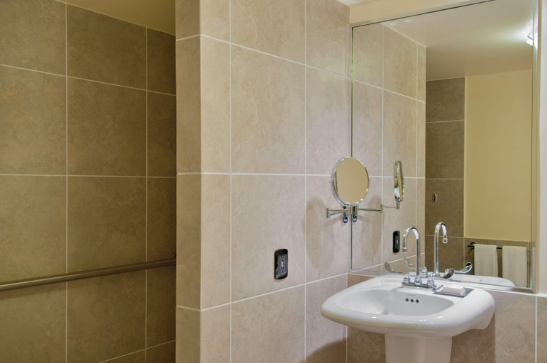 Bathroom 5, Hilton Trinidad & Conference Centre