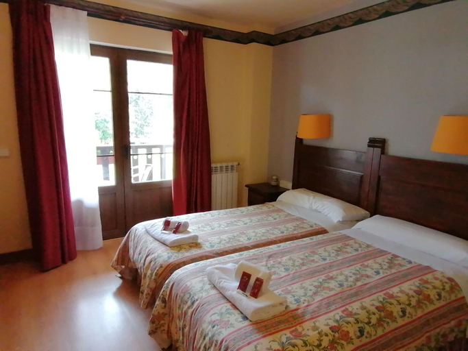 Bedroom 2, Hotel Cumbres de Valdeon, León