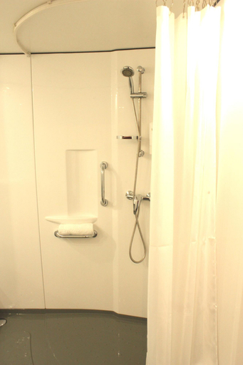 Bathroom 4, Hôtel Libéra Caen, Calvados
