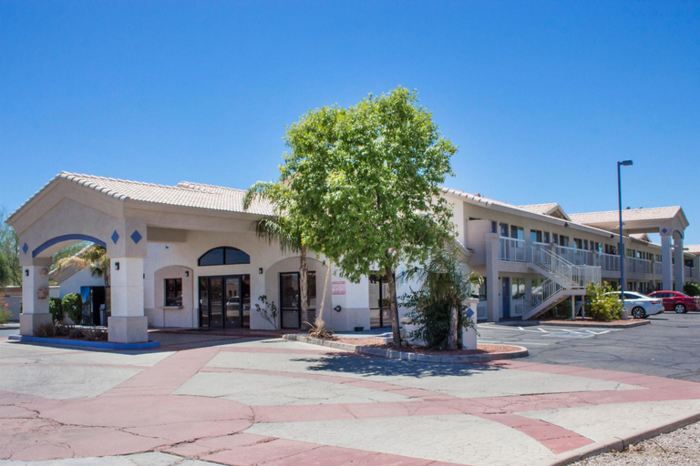 Exterior & Views 1, Apache Inn, Maricopa