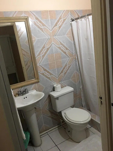Bathroom 3, Sunset Inn Hotel