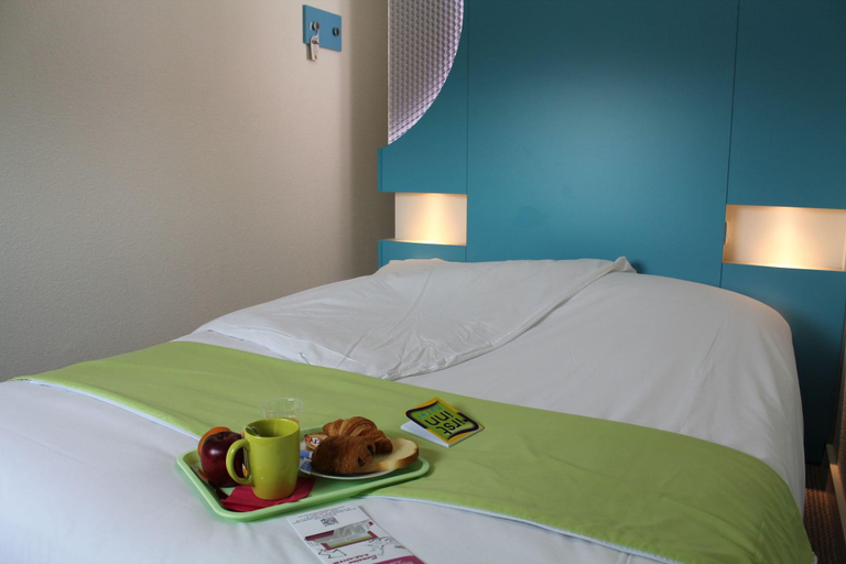 Bedroom 3, First Inn Hotel Les Ulis, Essonne