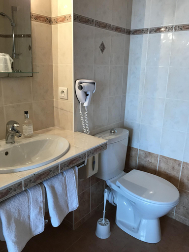 Bathroom 5, Hotel Evian Express - Terminus, Haute-Savoie