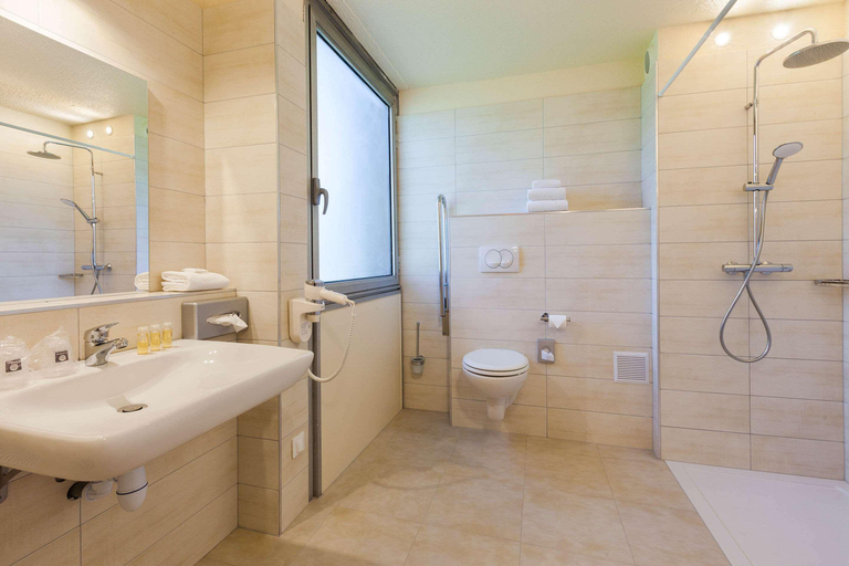 Bathroom 4, Comfort Hotel Lille L'Union, Nord