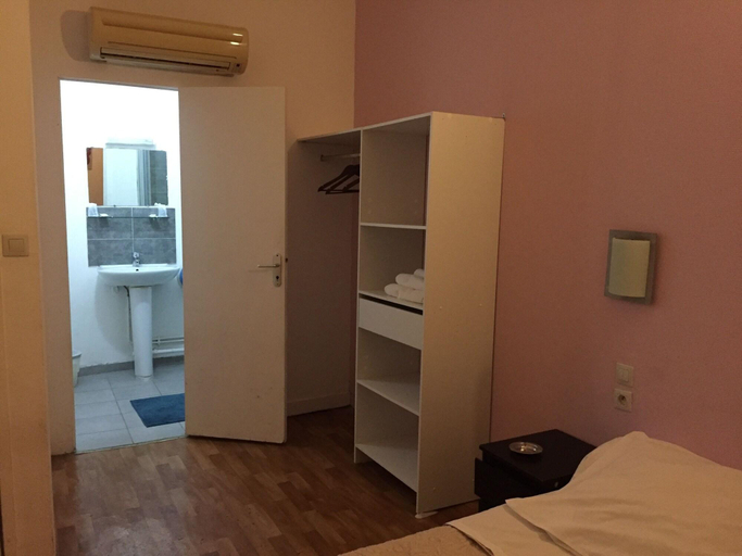 Bedroom 4, Hotel Manon, Bouches-du-Rhône