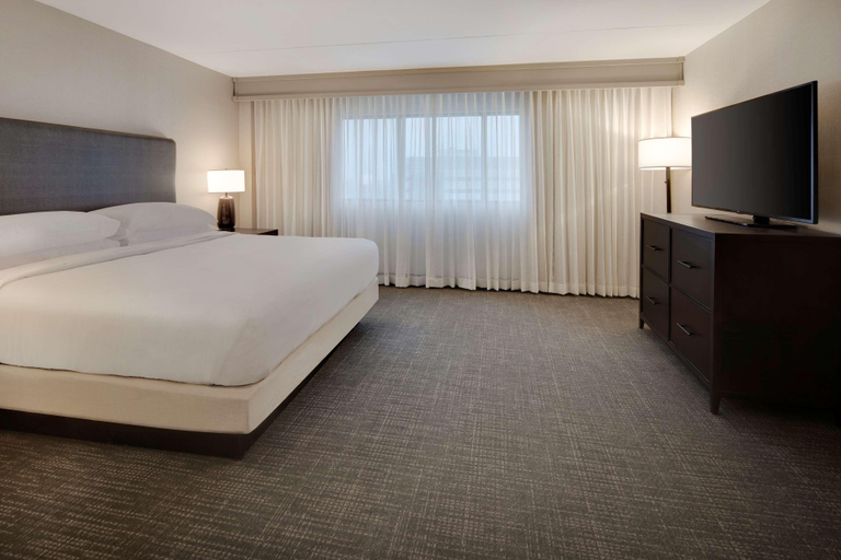 Bedroom 3, Embassy Suites Detroit Troy Auburn Hills, Oakland