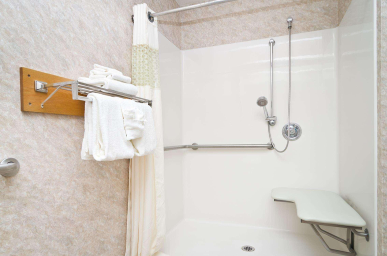 Bathroom 4, Hampton Inn New Philadelphia, Tuscarawas