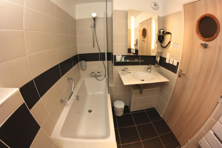 Bathroom 4, Splendid Hôtel Camargue, Gard