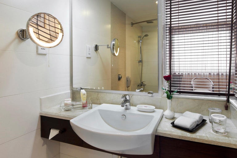 Bathroom 5, Hotel The Soaltee Kathmandu, Autograph Collection, Bagmati
