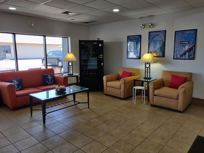 Public Area 3, Cedar Cove, Erie