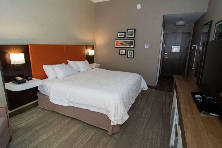 Bedroom 3, Hampton Inn Summersville, Nicholas